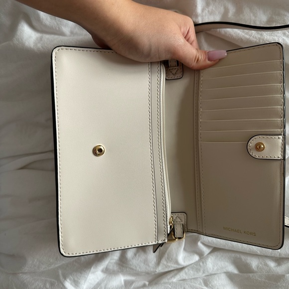 MICHAEL KORS white & gold shoulder bag! Never worn, still has original tags! - Picture 2 of 3